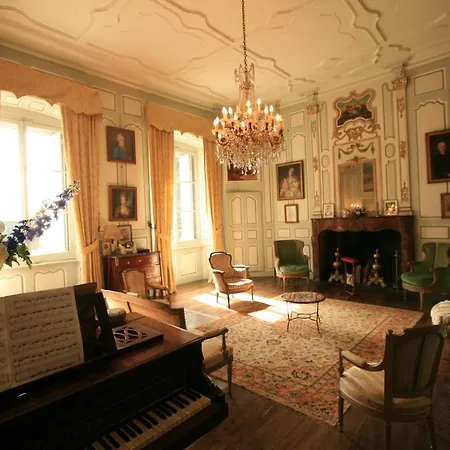Guest house Chateau De La Vigne Ally (Cantal)